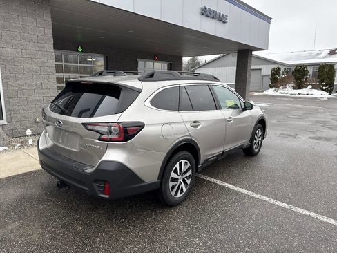 Used 2020 Subaru Outback Premium image 3