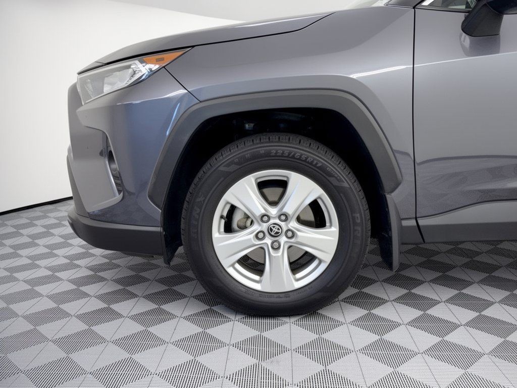 Used 2021 Toyota RAV4 XLE w/ Convenience Package FWD image 13