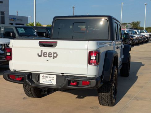 Used 2025 Jeep Gladiator Rubicon w/ Convenience Group image 3