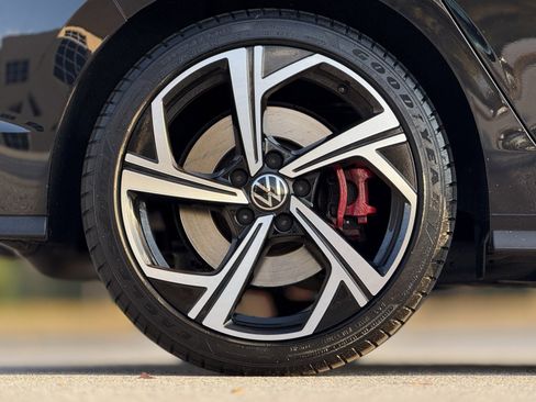 Used 2024 Volkswagen GTI SE w/ SE Leather Seats Package image 19