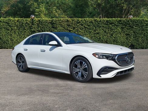 Used 2024 Mercedes-Benz E 350 4MATIC Sedan image 2