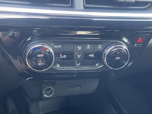 Used 2025 Chevrolet Trax RS w/ Driver Confidence Package FWD image 19