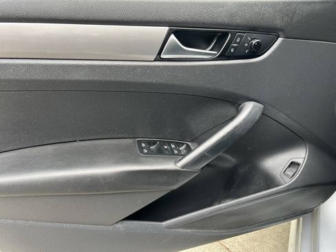 Used 2013 Volkswagen Passat 2.5 S FWD image 21