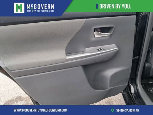 Used 2014 Toyota Prius V Three image 11