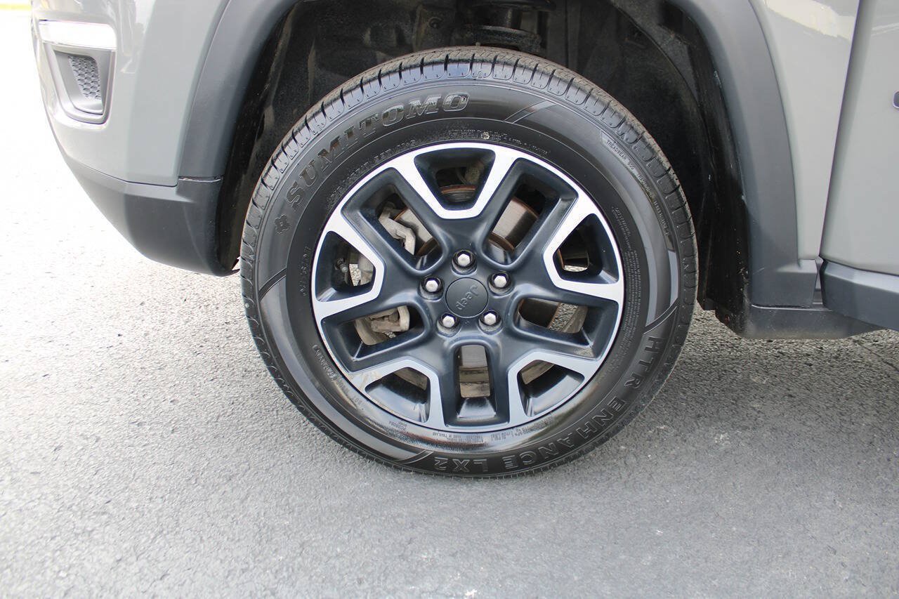 Used 2019 Jeep Compass Trailhawk w/ Leather Interior Group AWD/4WD image 14