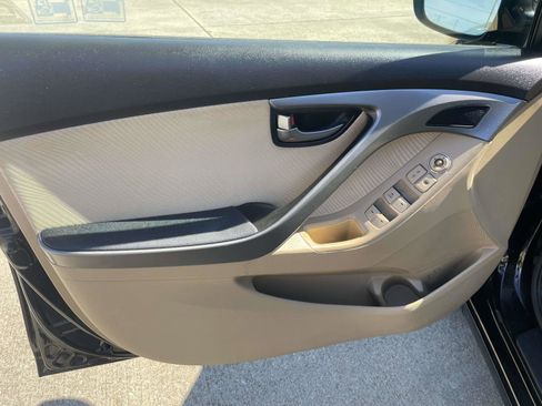 Used 2013 Hyundai Elantra GLS w/ Preferred Pkg FWD image 11