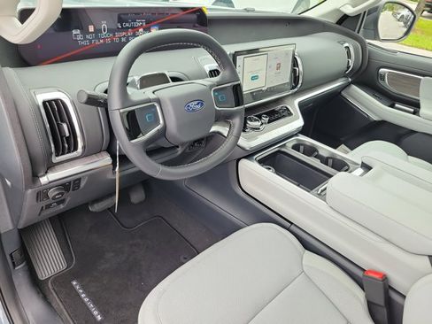 New 2026 Ford Expedition Max Platinum w/ Platinum Ultimate Package AWD/4WD image 19