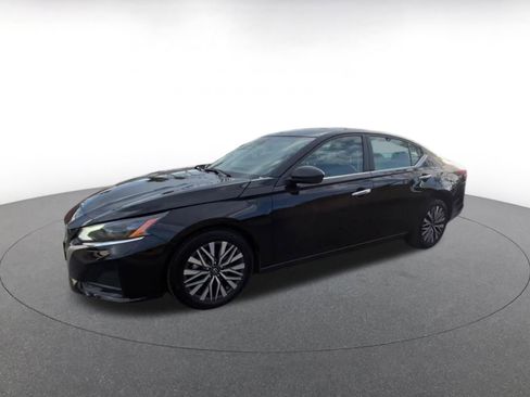 Used 2025 Nissan Altima 2.5 SV image 8