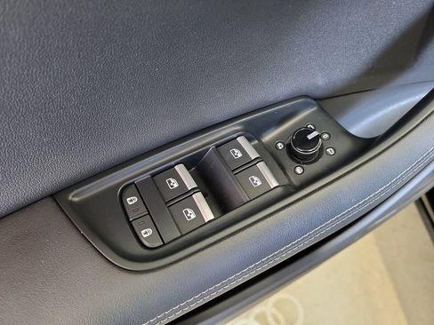 Used 2023 Audi Q8 Prestige AWD/4WD image 23