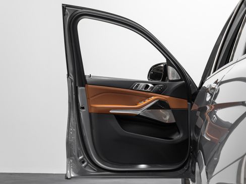 Used 2024 BMW X7 M60i w/ Executive Package image 52