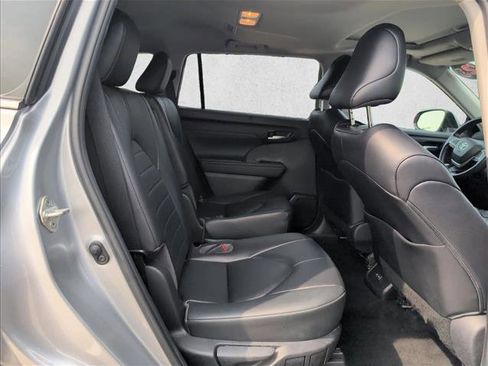 Used 2023 Toyota Highlander XLE image 21