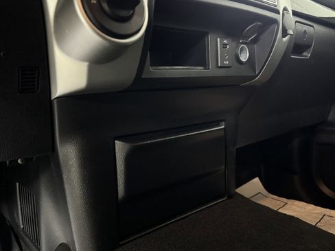 Used 2017 Nissan Titan SV image 36