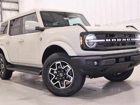 New 2025 Ford Bronco Outer Banks image 32