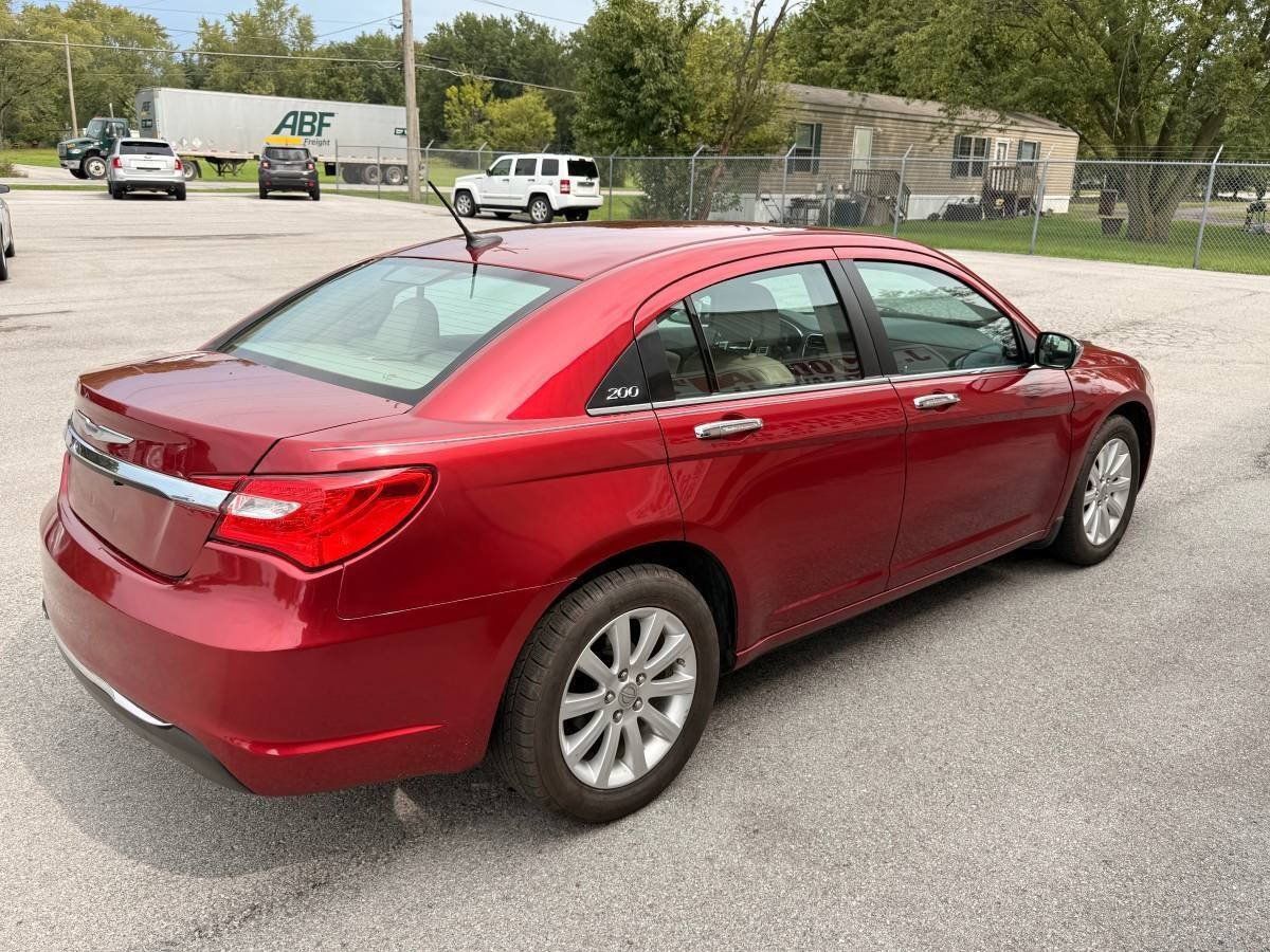 Used 2014 Chrysler 200 Limited w/ Sun/Sound Group FWD image 4