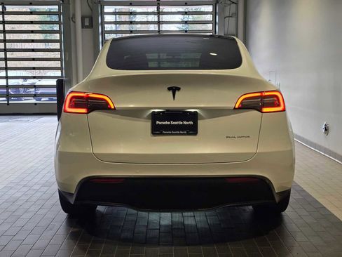 Used 2021 Tesla Model Y Long Range image 4