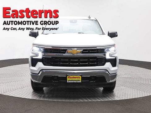 Used 2025 Chevrolet Silverado 1500 LT AWD/4WD image 2