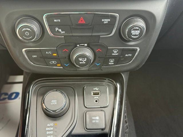 Used 2017 Jeep Compass Limited w/ Navigation Group AWD/4WD image 30