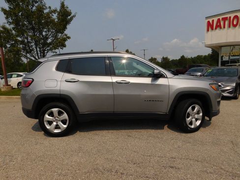 Used 2019 Jeep Compass Latitude w/ Popular Equipment Group AWD/4WD image 5
