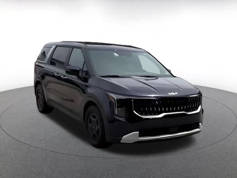 Used 2026 Kia Carnival FWD image 3