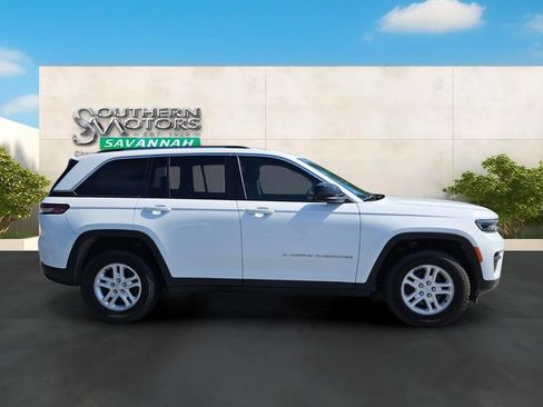 Used 2023 Jeep Grand Cherokee Laredo w/ Luxury Tech Group I AWD/4WD image 6