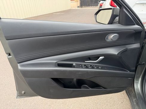 Used 2024 Hyundai Elantra Limited image 8