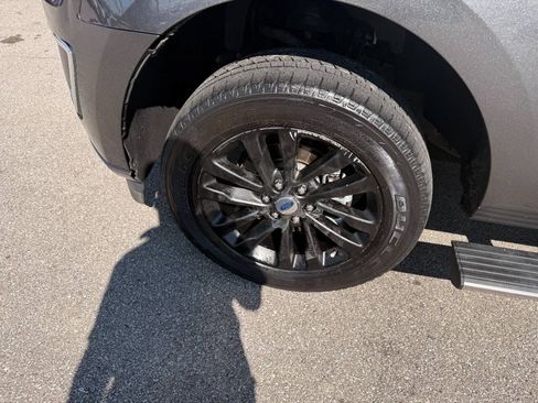 Used 2019 Ford Expedition Max Limited RWD image 9