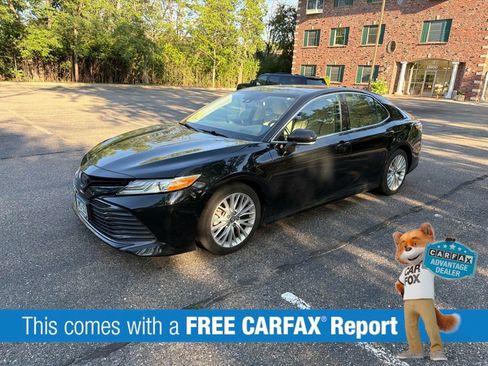Used 2019 Toyota Camry XLE FWD image 2