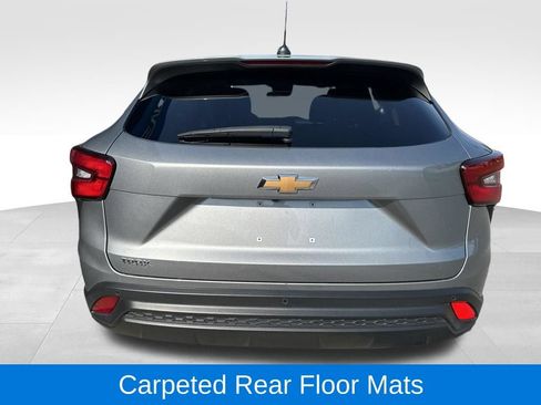 Used 2024 Chevrolet Trax LS w/ LS Convenience Package FWD image 10