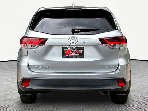 Used 2019 Toyota Highlander SE AWD/4WD image 5