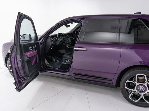 Certified 2022 Rolls-Royce Cullinan Black Badge w/ Dark Exterior Package AWD/4WD image 10