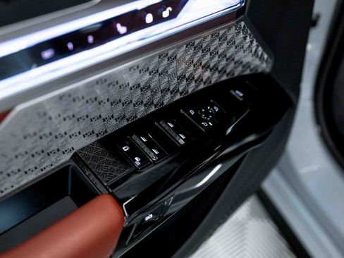 Used 2024 BMW 760i xDrive w/ Executive Package image 43