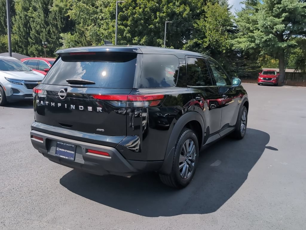 Used 2024 Nissan Pathfinder S AWD/4WD image 5