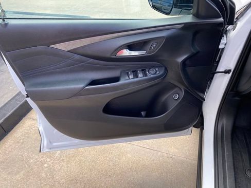 Used 2025 Buick Envista Sport Touring w/ Experience Buick Package FWD image 17