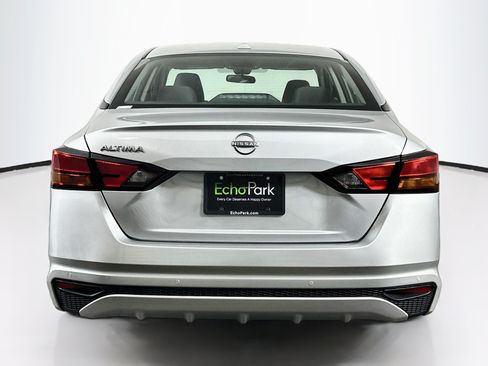 Used 2025 Nissan Altima 2.5 SV FWD image 7
