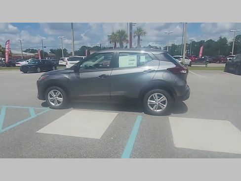 New 2025 Nissan Kicks Play S image 24