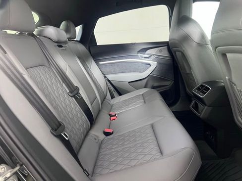 Used 2023 Audi e-tron S Prestige w/ Prestige Package image 16