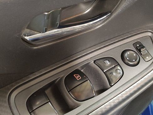 Used 2021 Nissan Versa SV image 27