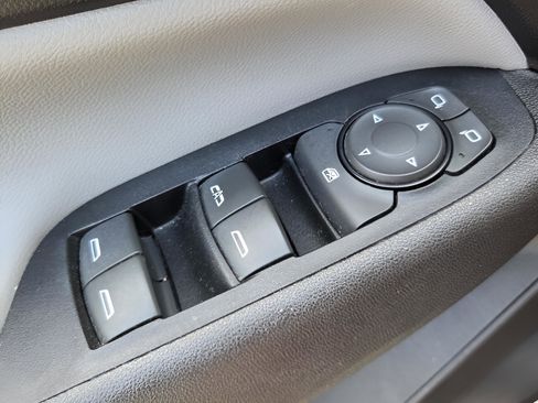 Used 2018 Chevrolet Equinox LS FWD image 29