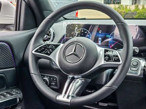 New 2026 Mercedes-Benz GLB 250 4MATIC image 17