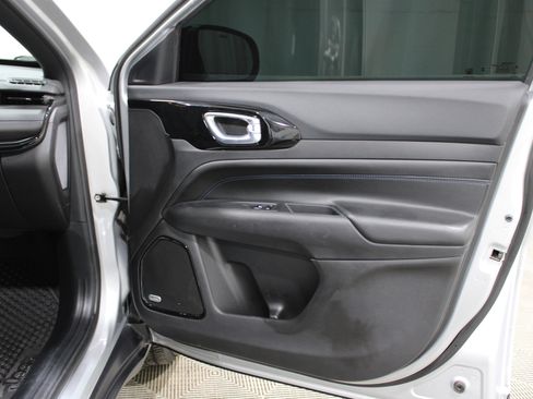 Used 2025 Jeep Compass Latitude w/ Sun & Sound Group image 34