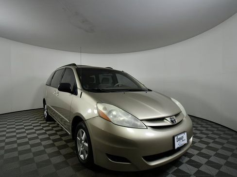 Used 2008 Toyota Sienna Sienna Passenger Van image 9