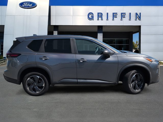 Used 2025 Nissan Rogue SV AWD/4WD image 3