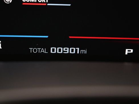 Used 2025 BMW X5 M Competition w/ Executive Package image 30