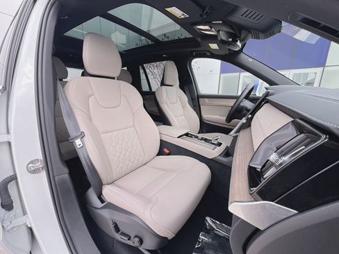 New 2026 Volvo XC90 B6 Plus w/ Protection Package Premier image 28