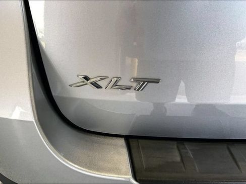 Used 2022 Ford Explorer XLT AWD/4WD image 29