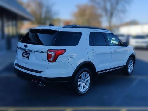 Used 2018 Ford Explorer XLT image 7
