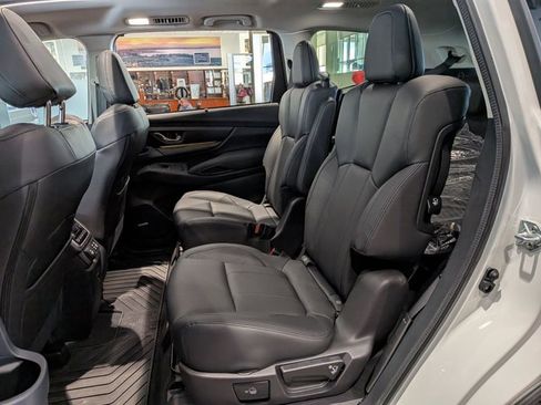 Certified 2025 Subaru Ascent Bronze Edition AWD/4WD image 16