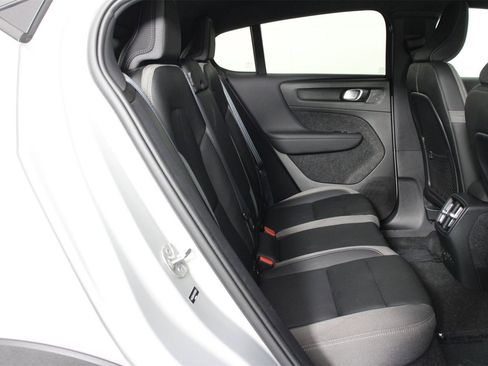 Certified 2023 Volvo C40 Recharge Core w/ Climate Package image 28