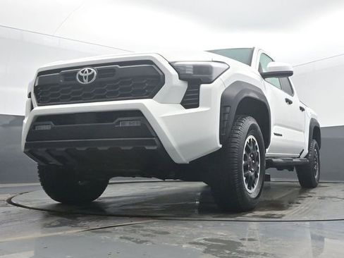 Used 2025 Toyota Tacoma TRD Off-Road AWD/4WD image 46