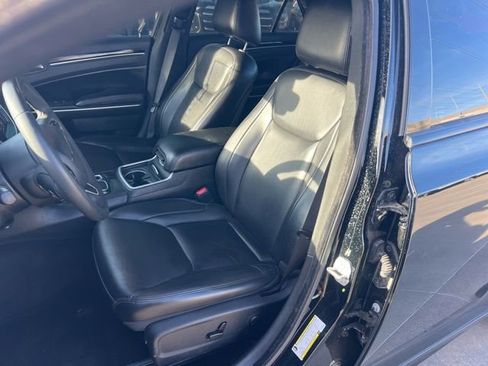 Used 2023 Chrysler 300 Touring L image 6